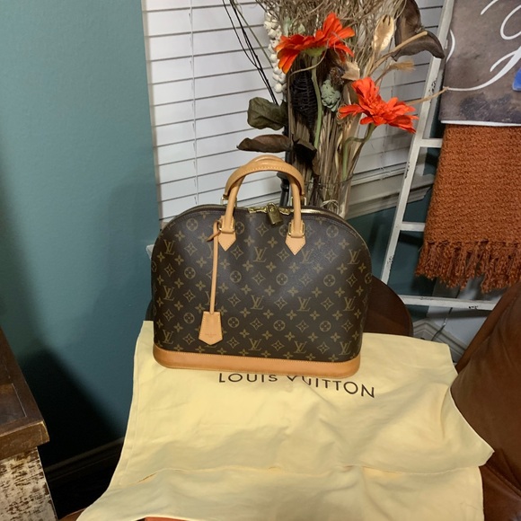 👜SOld 👜Louis Vuitton Alma GM - Picture 10 of 16